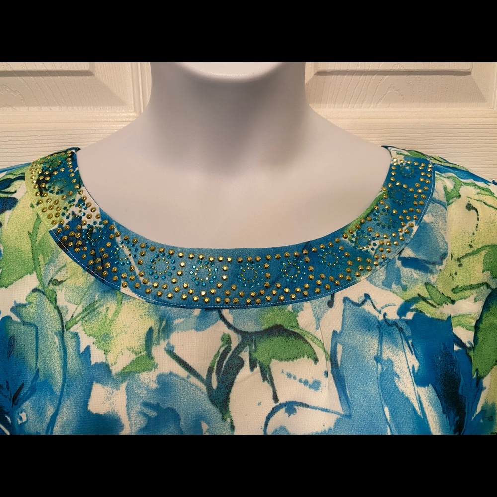 AVENUE  TOP 30/32 Embellished Blues Floral